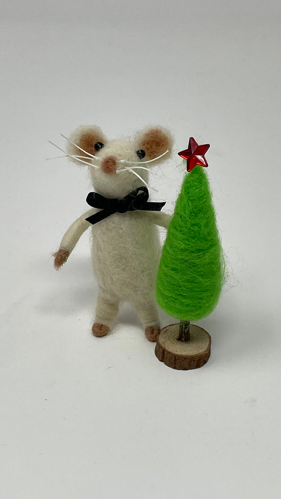 mouse and tree